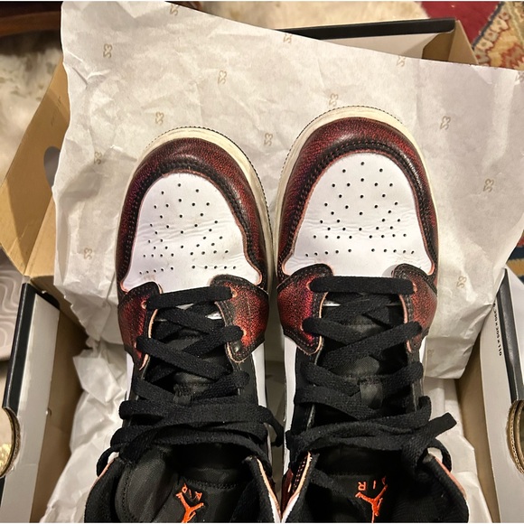 Air Jordan 1 SE
Size 5.5 - Picture 1 of 7